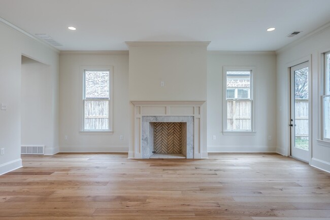 Building Photo - 455 Oma Cove