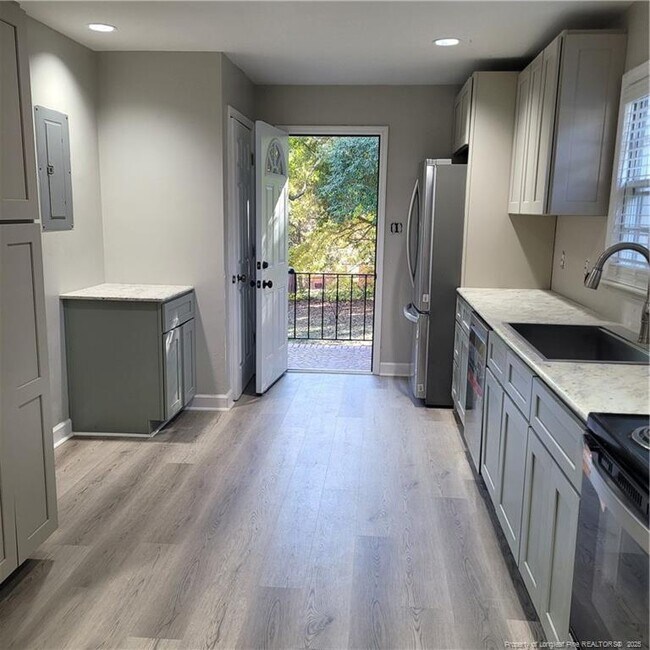 Building Photo - 1917 Catawba St