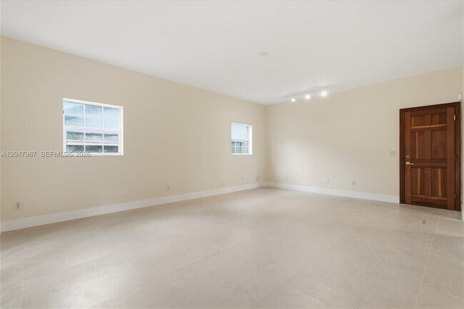 Building Photo - 8320 NW 167th Terrace