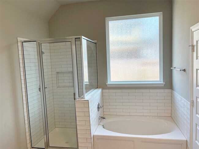 Building Photo - 24226 Maple Summit Ln