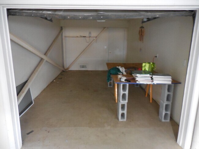 Building Photo - 201A Seneca Way