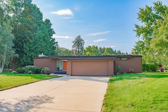 Building Photo - 5813 Anchorage Ave