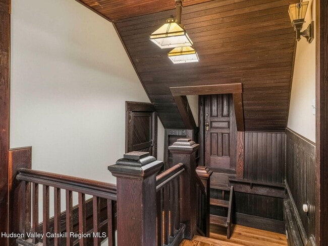 Building Photo - 5 Riverby Ln