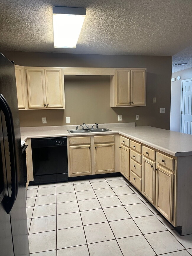 Building Photo - 1305 Loberg Ln