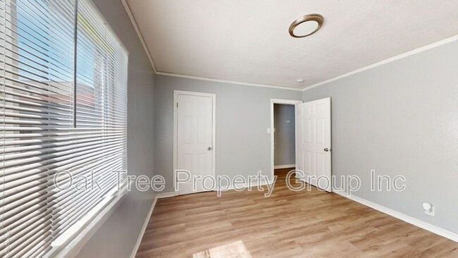 Building Photo - 6621 Bancroft Ave