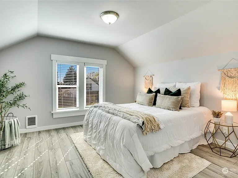 Building Photo - 640 N Anderson St