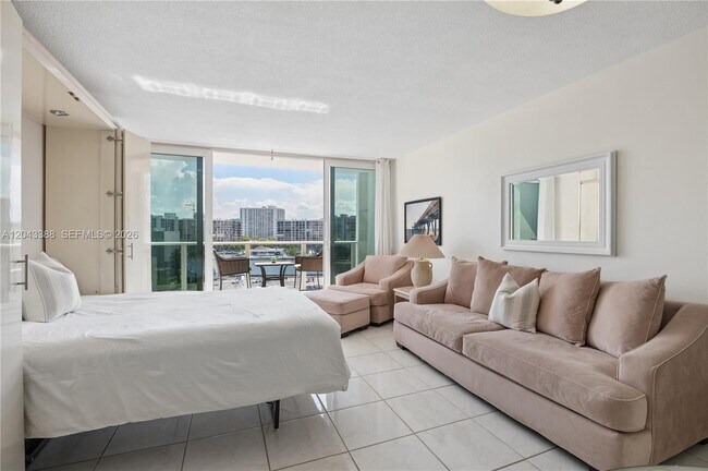 Building Photo - 3505 S Ocean Dr