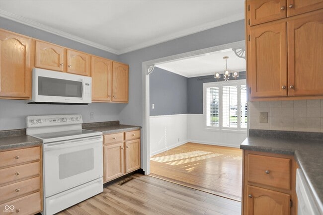 Building Photo - 1240 N Irvington Ave