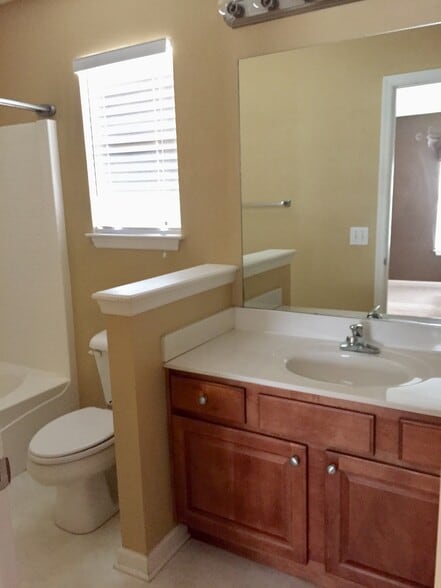 Building Photo - 3044 Shady Knoll