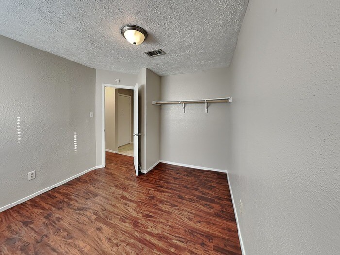 Building Photo - 9326 Golden Sunshine Dr