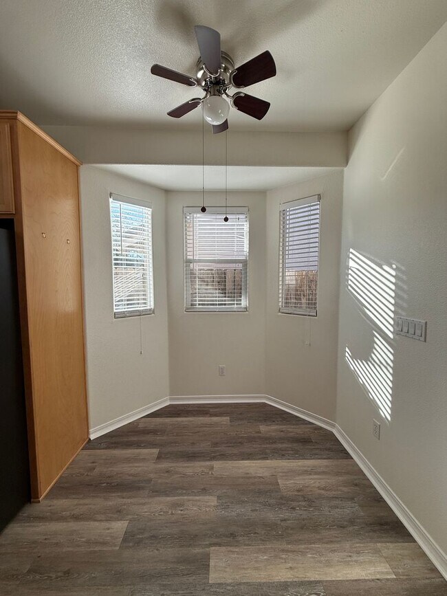 Building Photo - Beautiful Bradley Square Single Story Home With Easy Access to Shopping/101 Frwy