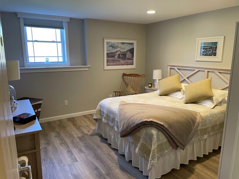 Bedroom - 868 Ledgewood Dr