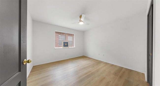 Building Photo - 2527 Crenshaw Dr