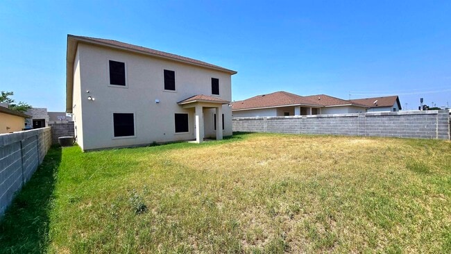 Building Photo - 6007 Vero Dr
