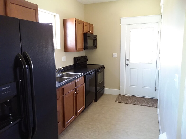 Building Photo - 317 E Coal St