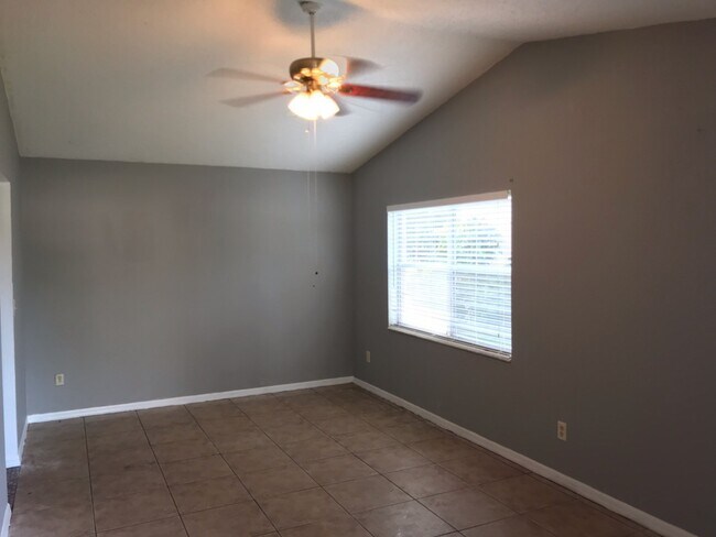 Building Photo - Must See! 2 Bedroom/2 Bathroom Duplex In Sanford!!!!