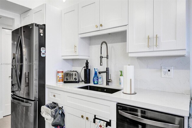 Building Photo - 1201 S Ocean Dr