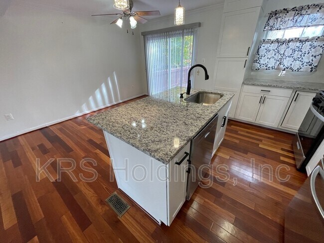 Building Photo - 5597 Shannon Ct