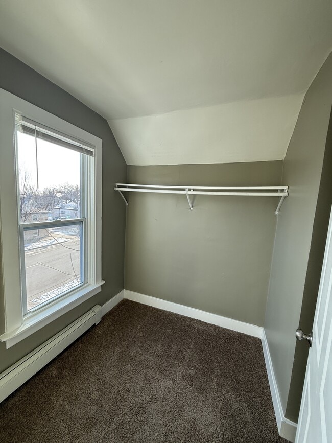 Building Photo - 1355 Payne Ave