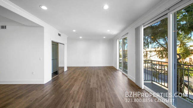 Building Photo - Beautiful 2 Bedroom Condo In Pico/Beverly ...