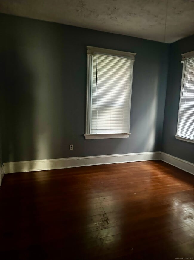 Building Photo - 54 Cabot St