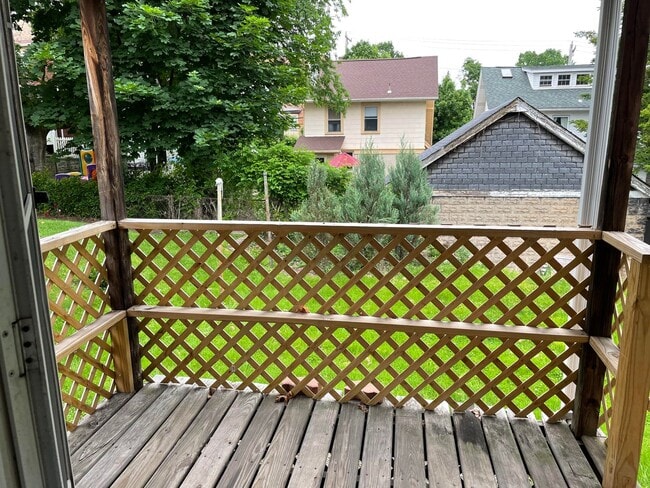 Building Photo - 2 Bedroom 2 Bathroom Single Family Home (B...