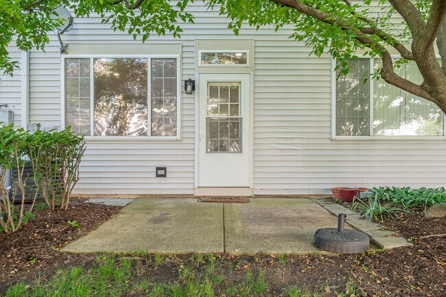 Building Photo - 3083 Anton Dr