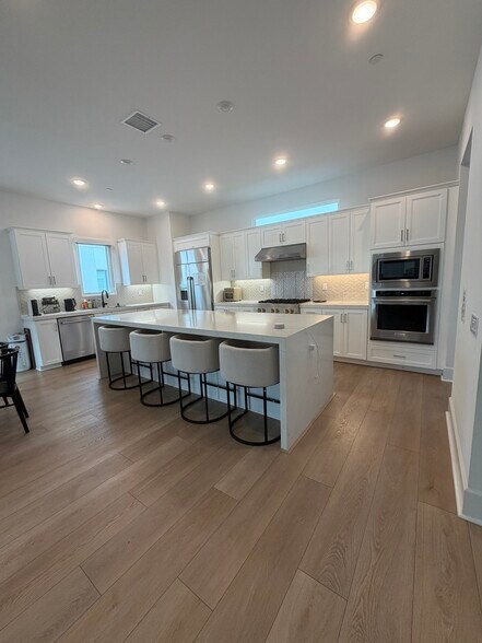 Great Room and Kitchen Pic 3 - 16285 Veterans Way