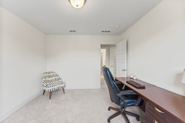 Building Photo - **LIKE-NEW UPGRADED HOME WITH FENCED YARD ...