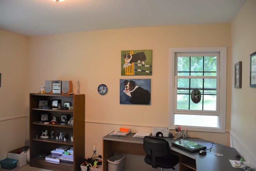 Building Photo - 5580 Shorewood Ln