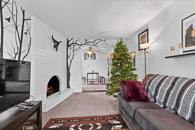 Building Photo - Adorable 2/1 Duplex with Garage!  Cute As A Bug!  PLEASE READ ENTIRE AD FOR VIEWINGS!