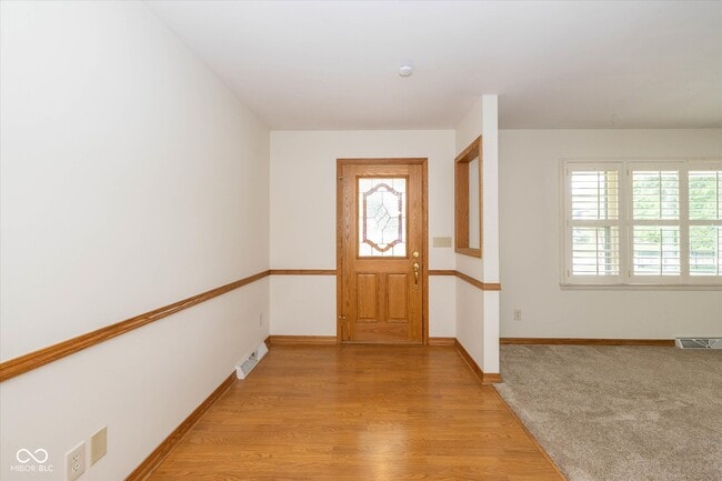 Building Photo - 647 Alwyne Rd
