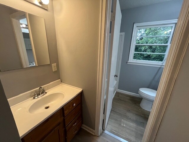 Building Photo - 204 Ravenwood Way