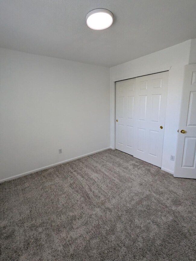 Building Photo - 1235 S Flatrock Cir