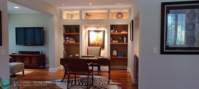 Building Photo - 6688 Via Regina