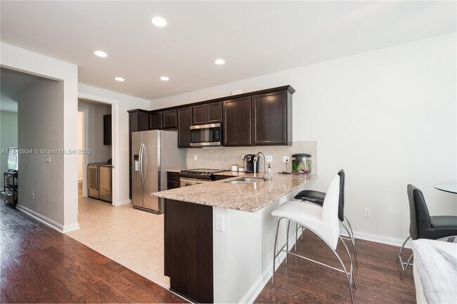 Building Photo - 1039 Key Largo St