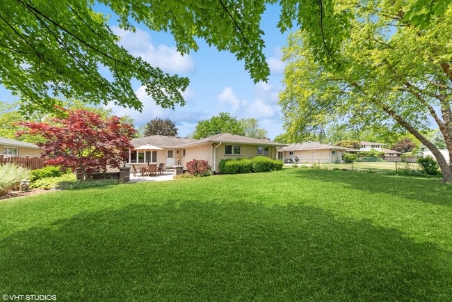 Building Photo - 1807 N Larch Dr