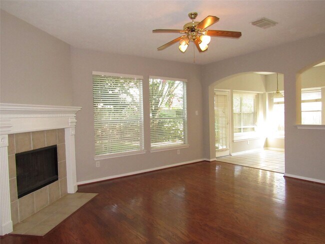 Building Photo - 3519 Englewood Dr