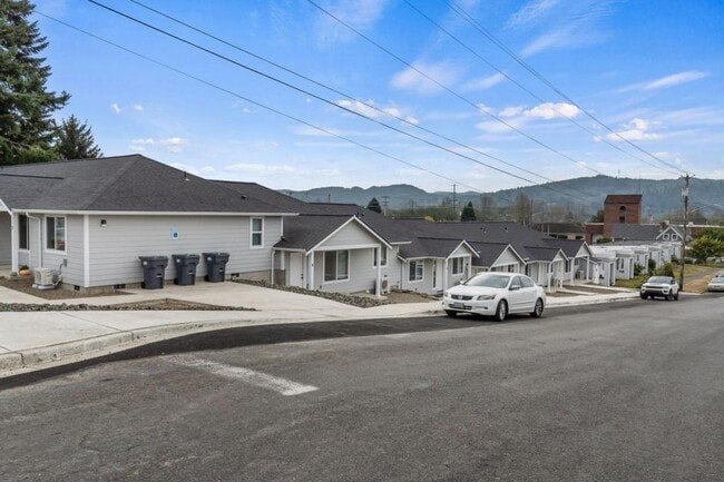 Building Photo - 303 E Broadway Ave