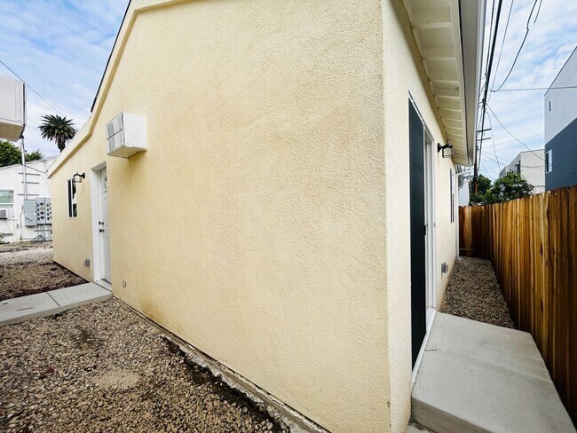 Building Photo - 14210 Sylvan St