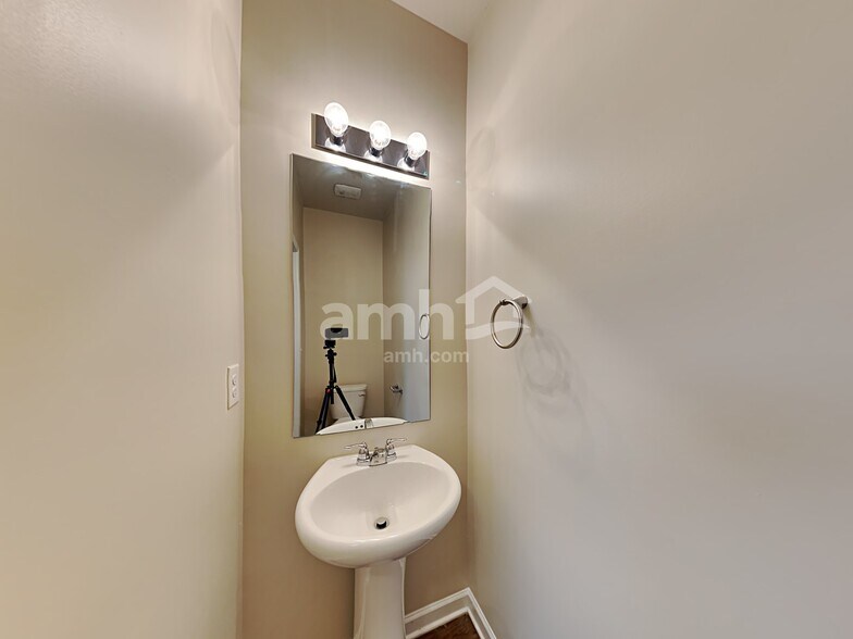 Building Photo - 3525 Mica Cir SE