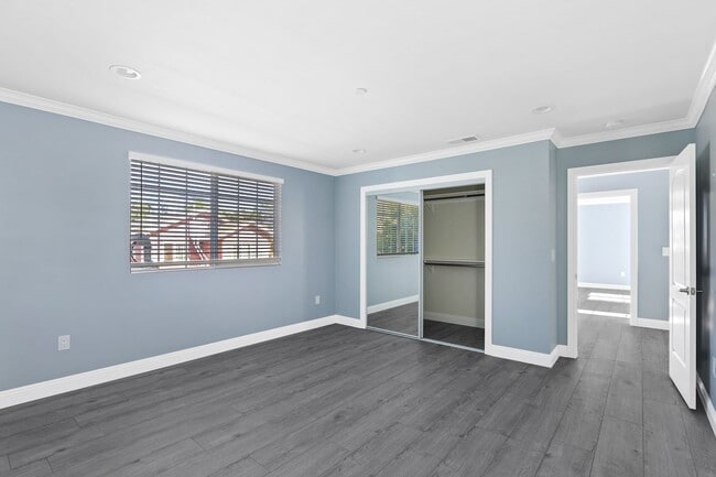 Building Photo - 2216 N Frederic St