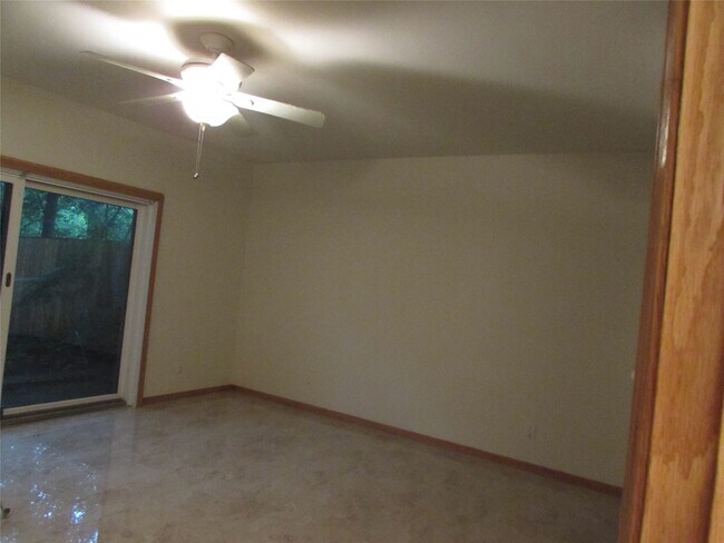 Building Photo - 201 Vanderpool Ln