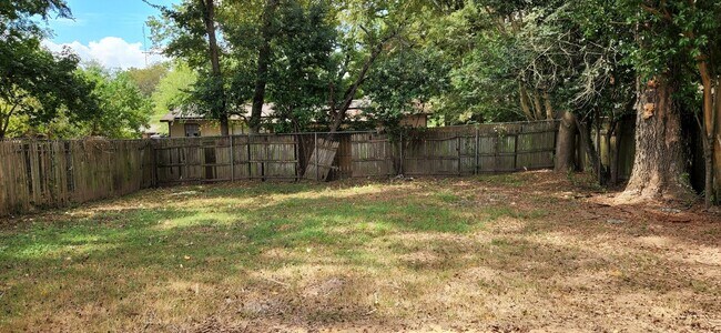 Building Photo - 2018-2020 Beverly Dr.