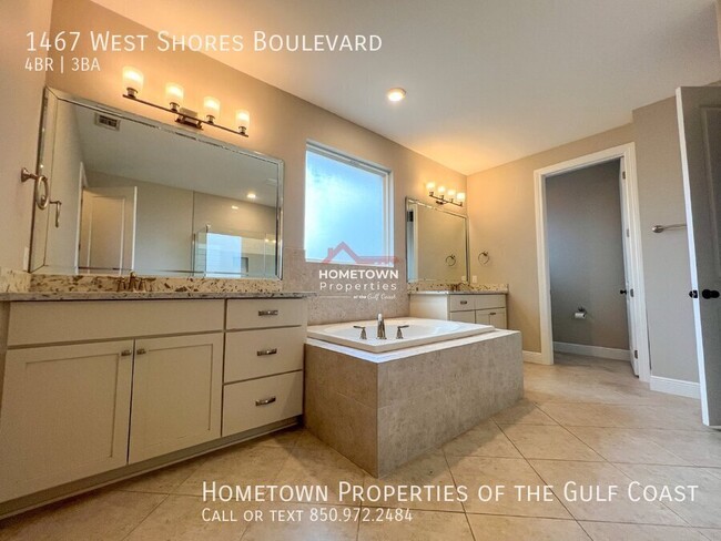 Building Photo - Luxurious 4-Bed Oasis with Pool in a Gated...