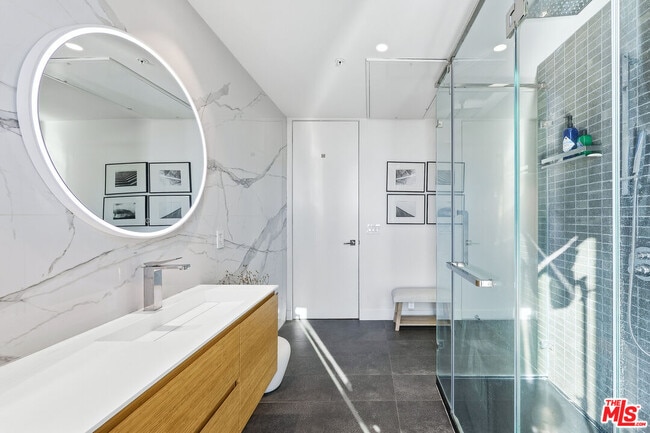 Building Photo - 1253 N Sweetzer Ave