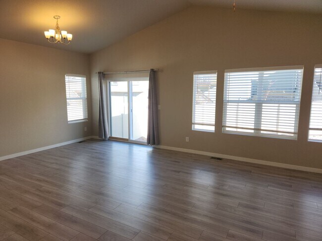 Building Photo - Broadmoor View Subdivision Rancher, Over 2,900 Sq. Ft.