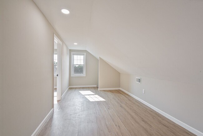 Building Photo - Newly renovated apartment for rent by Providence College / Elmhurst(Available 6/1/2026)