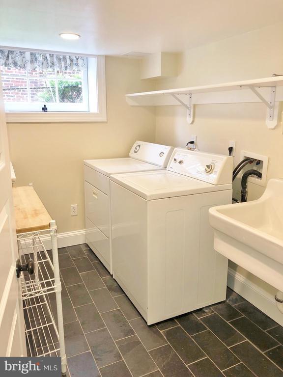 Building Photo - 5603 Chevy Chase Pkwy NW