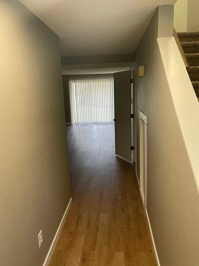 Building Photo - Amity